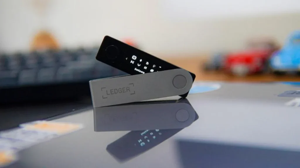 Апаратні крипто гаманці Ledger Nano X