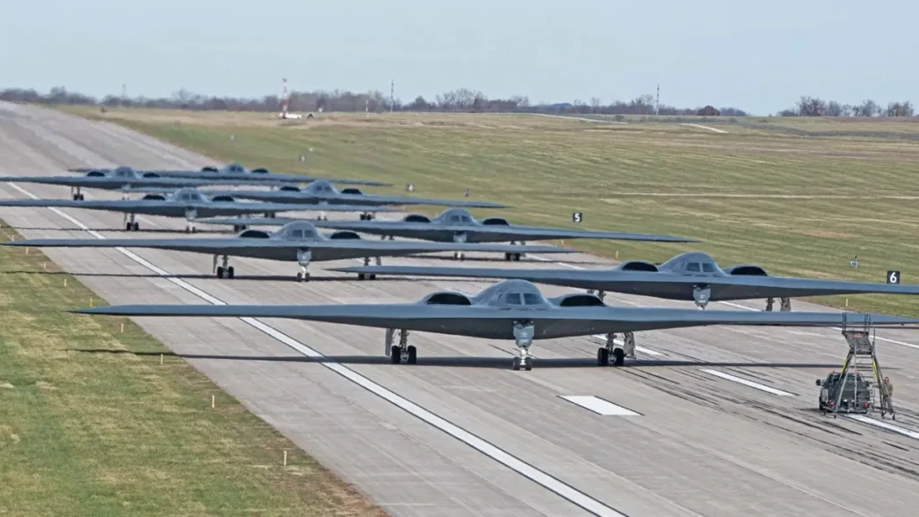 Spirit B2 bomber на злітній полосі